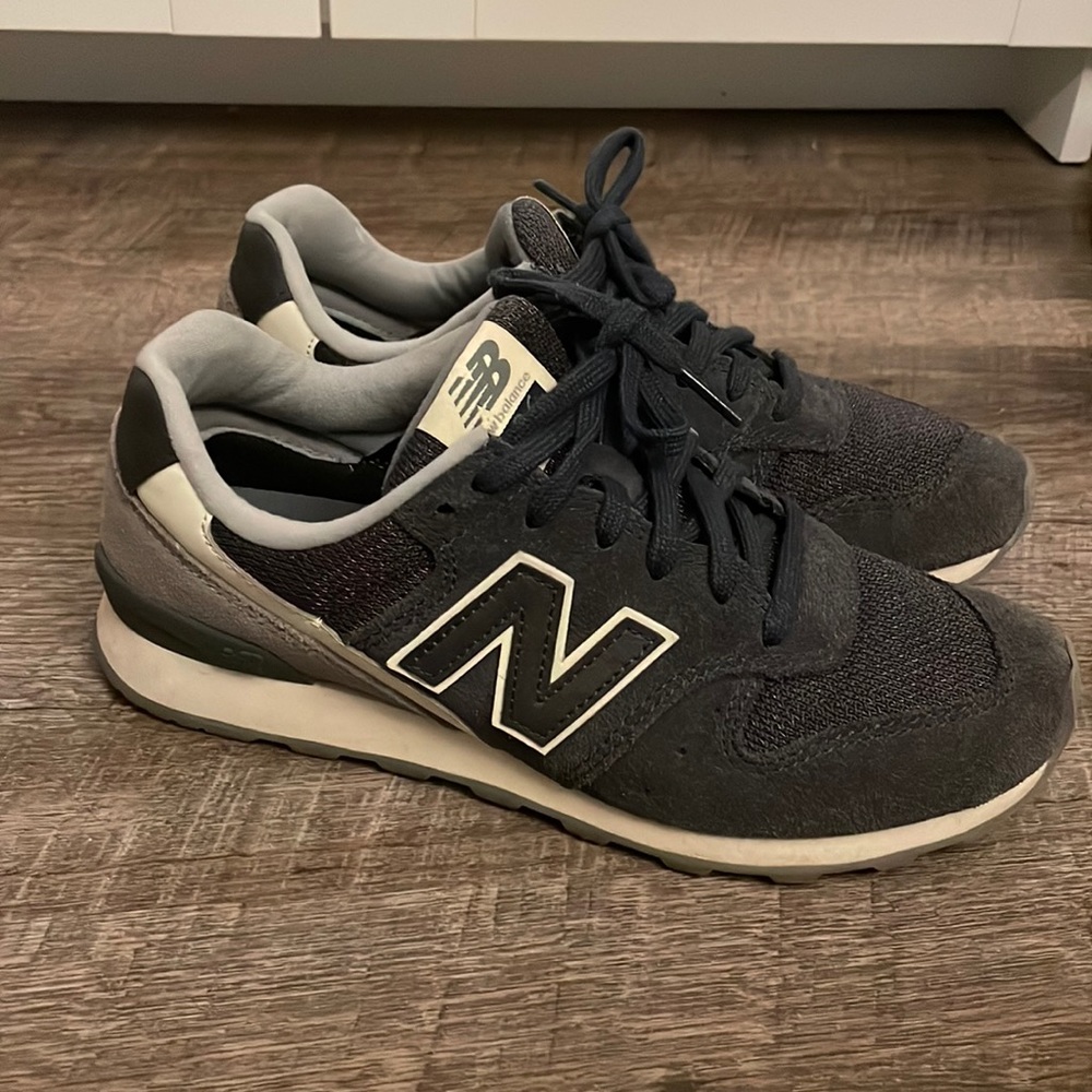 New Balance 696